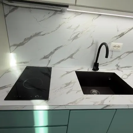 Urban Lotus , Self Check-in Apartman