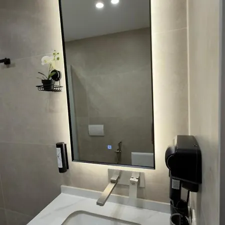 Urban Lotus , Self Check-in Apartman *